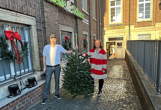 Weiterlesen über Noi Catering spendete Weihnachtsbäume und Blumen an AWO